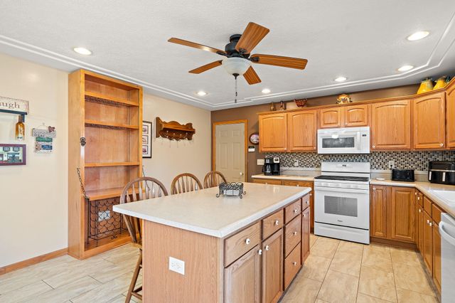 9930 W 1100 N, Demotte, IN 46310