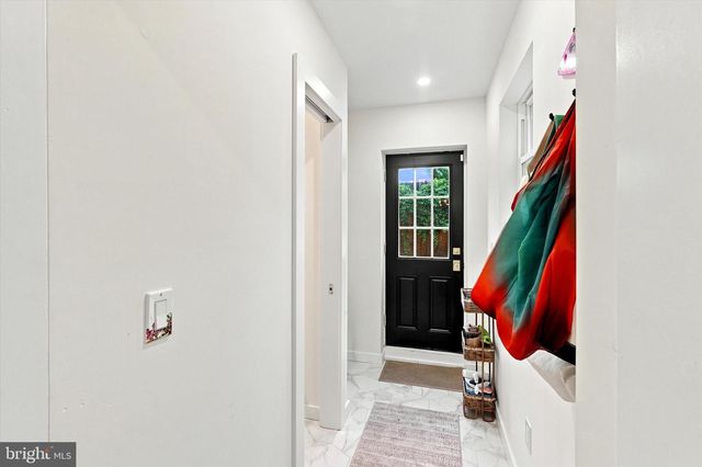 2210 E THOMPSON ST, Philadelphia, PA 19125