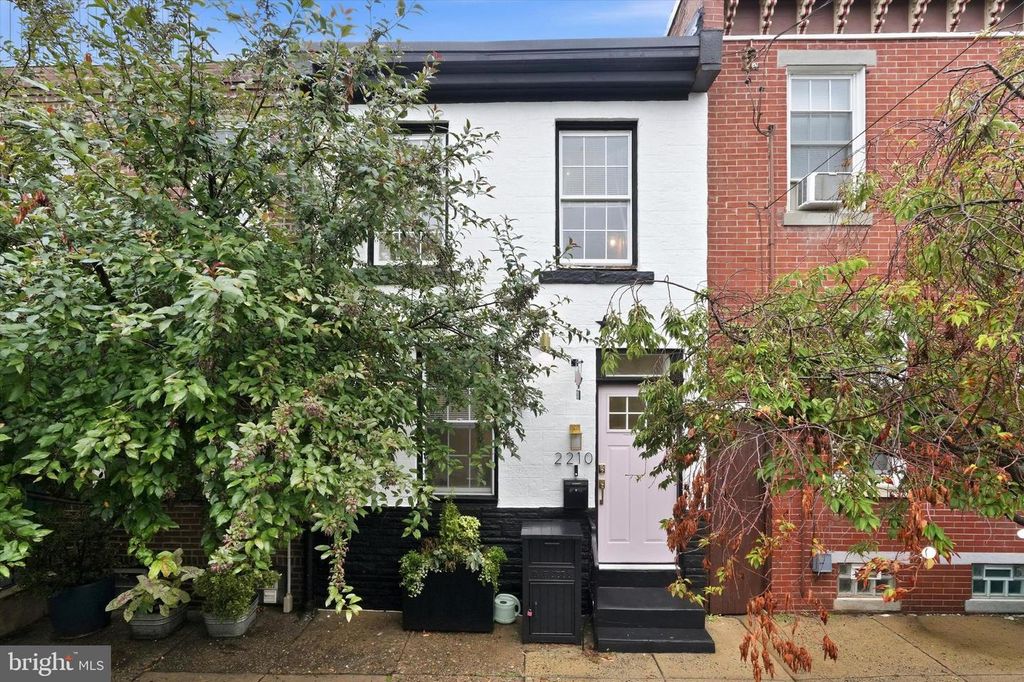 2210 E THOMPSON ST, Philadelphia, PA 19125