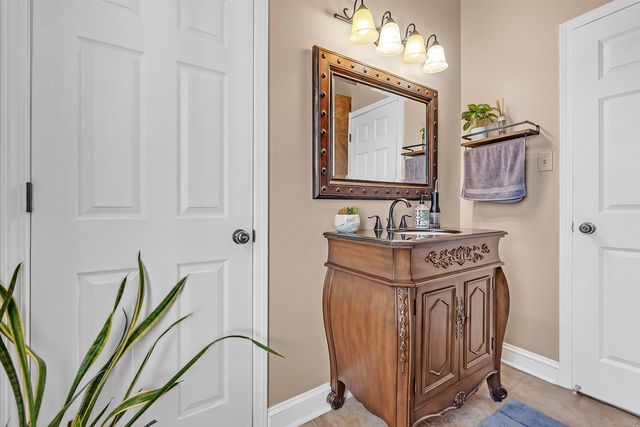 9694 LEEWARD SLOPES DR, Lakeland, TN 38002