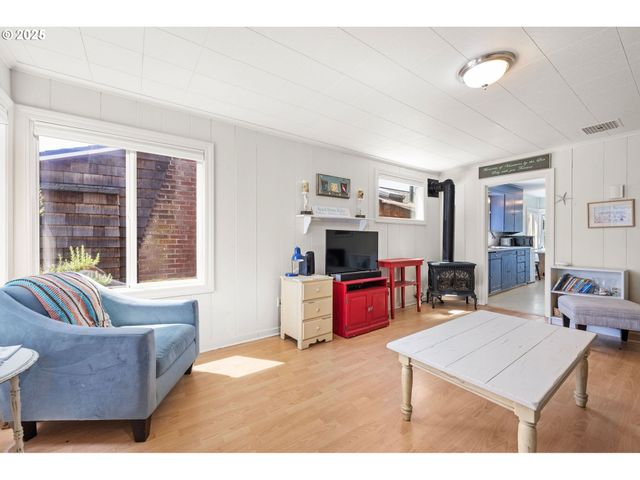 914 N FRANKLIN St, Seaside, OR 97138