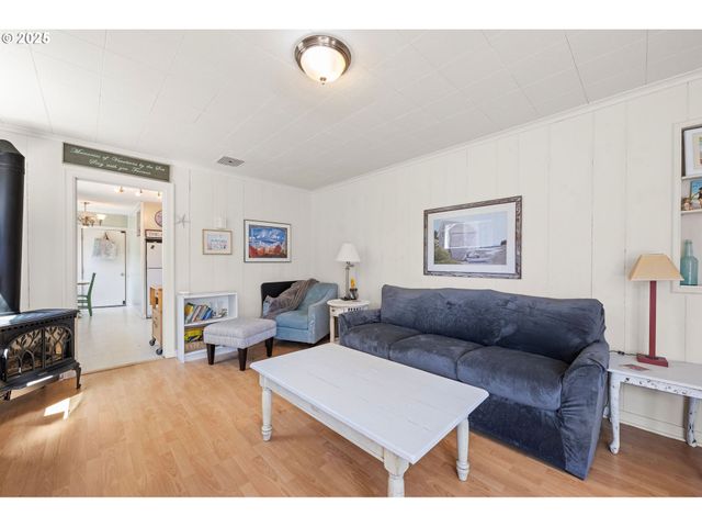 914 N FRANKLIN St, Seaside, OR 97138