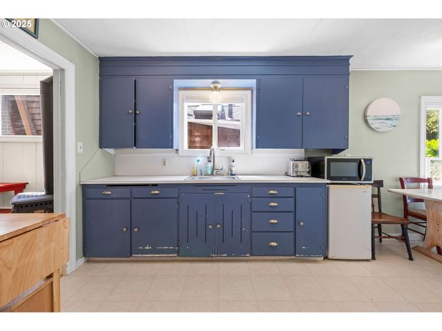 914 N FRANKLIN St, Seaside, OR 97138