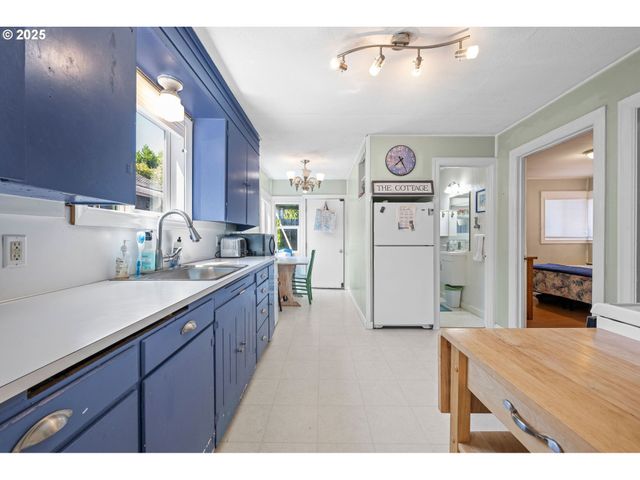914 N FRANKLIN St, Seaside, OR 97138