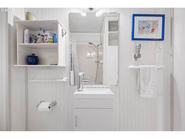 914 N FRANKLIN St, Seaside, OR 97138