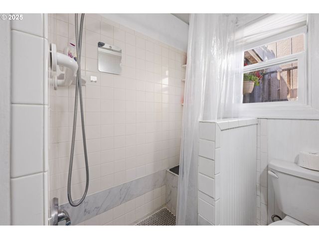 914 N FRANKLIN St, Seaside, OR 97138