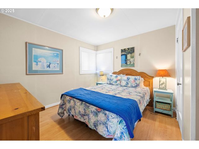 914 N FRANKLIN St, Seaside, OR 97138