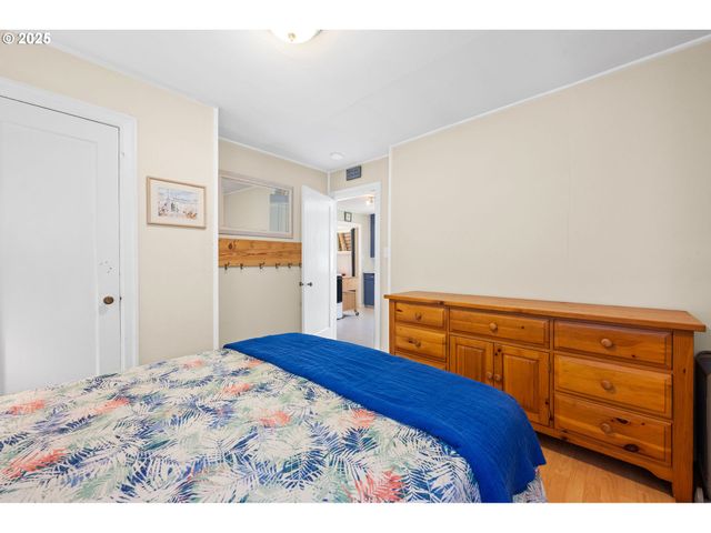 914 N FRANKLIN St, Seaside, OR 97138