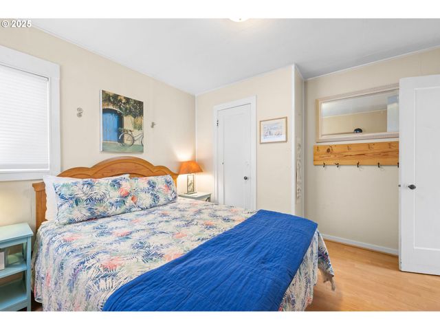 914 N FRANKLIN St, Seaside, OR 97138
