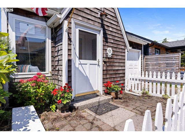 914 N FRANKLIN St, Seaside, OR 97138