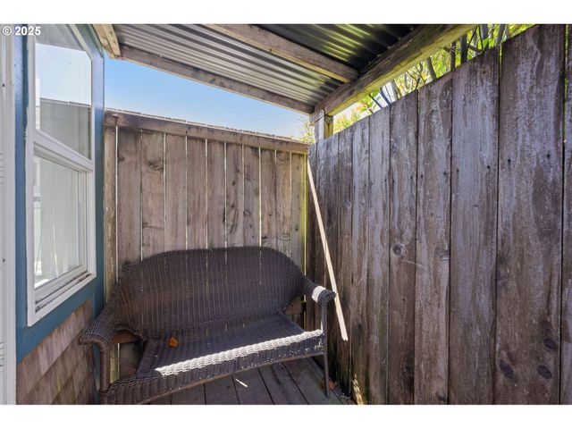 914 N FRANKLIN St, Seaside, OR 97138