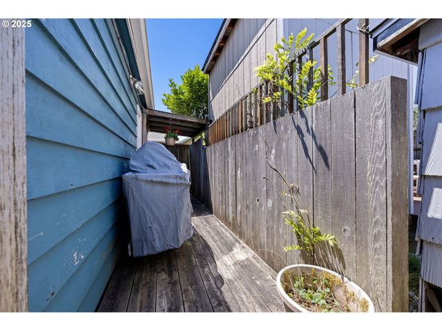 914 N FRANKLIN St, Seaside, OR 97138
