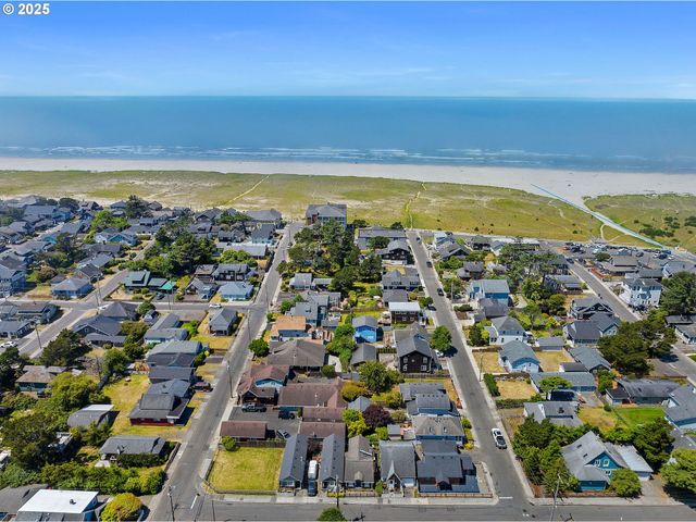 914 N FRANKLIN St, Seaside, OR 97138