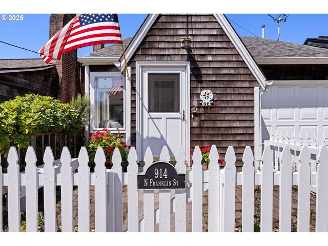914 N FRANKLIN St, Seaside, OR 97138