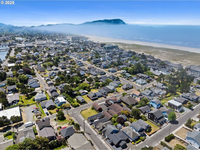 914 N FRANKLIN St, Seaside, OR 97138