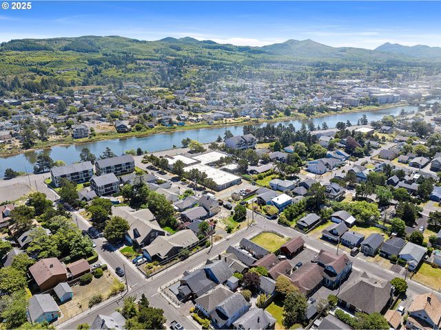 914 N FRANKLIN St, Seaside, OR 97138