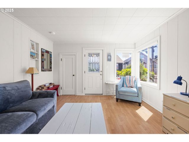 914 N FRANKLIN St, Seaside, OR 97138