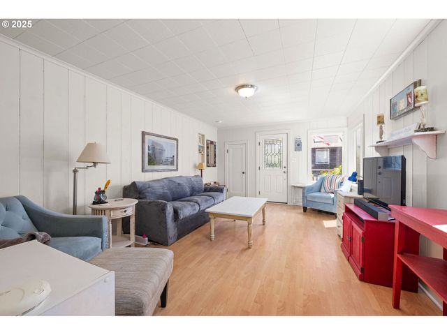 914 N FRANKLIN St, Seaside, OR 97138