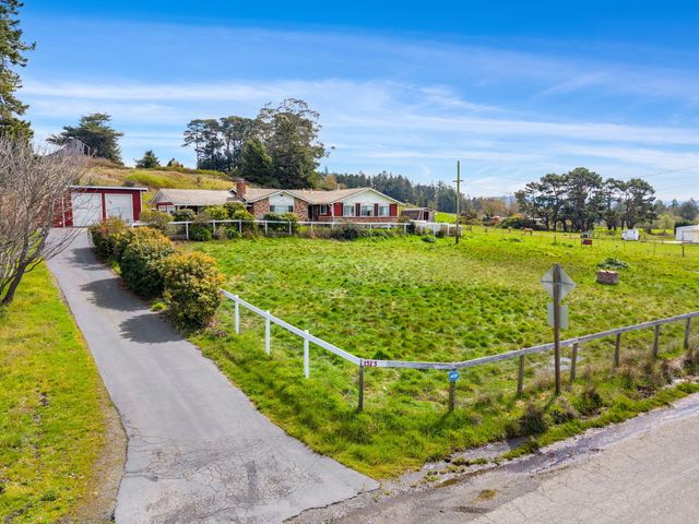 1525 Salmon Avenue, Mckinleyville, CA 95519