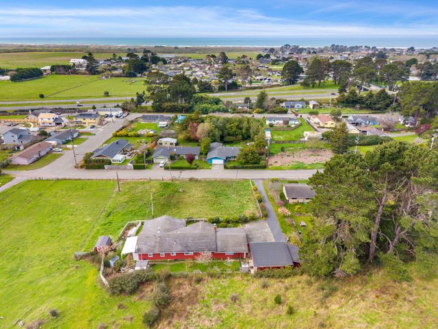 1525 Salmon Avenue, Mckinleyville, CA 95519