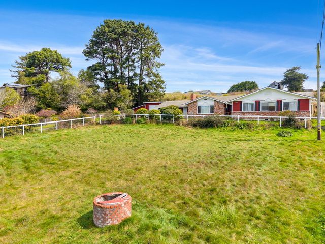 1525 Salmon Avenue, Mckinleyville, CA 95519