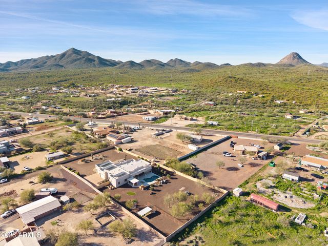 47316 N 10TH Avenue, New River, AZ 85087