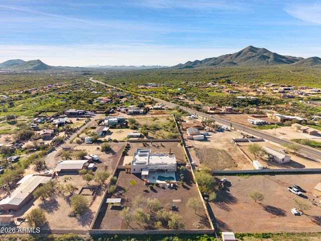47316 N 10TH Avenue, New River, AZ 85087