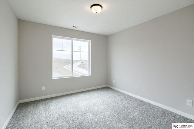 11310 Portage Circle, Papillion, NE 68046