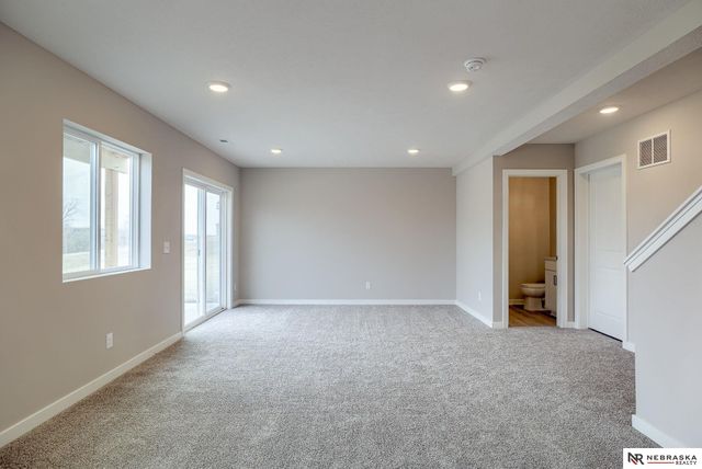 11310 Portage Circle, Papillion, NE 68046