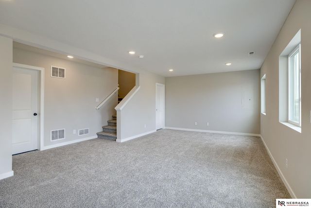 11310 Portage Circle, Papillion, NE 68046
