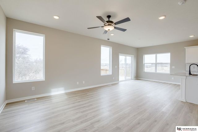 11310 Portage Circle, Papillion, NE 68046