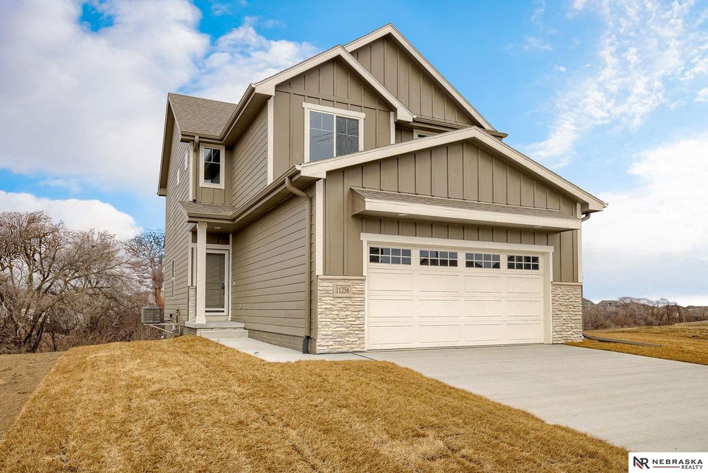 11310 Portage Circle, Papillion, NE 68046