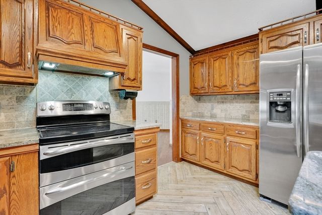 215 Barry St, Agawam, MA 01030