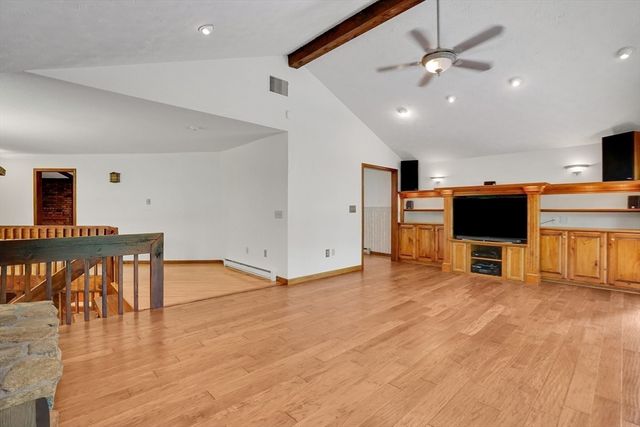 215 Barry St, Agawam, MA 01030