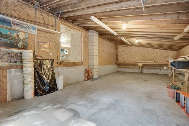 215 Barry St, Agawam, MA 01030