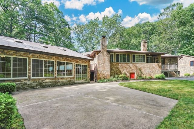 215 Barry St, Agawam, MA 01030