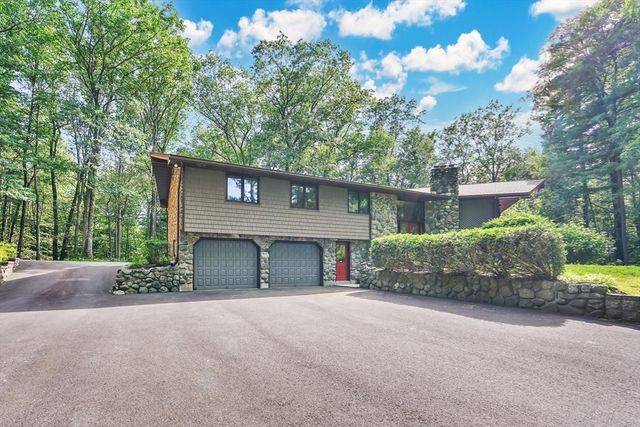 215 Barry St, Agawam, MA 01030