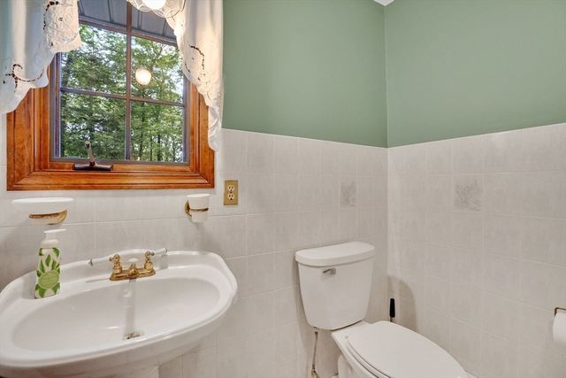 215 Barry St, Agawam, MA 01030