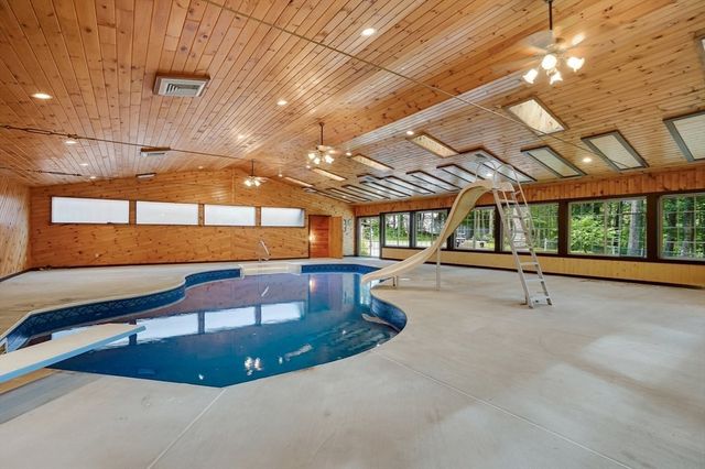 215 Barry St, Agawam, MA 01030