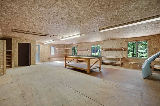 215 Barry St, Agawam, MA 01030