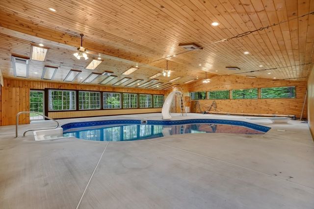 215 Barry St, Agawam, MA 01030