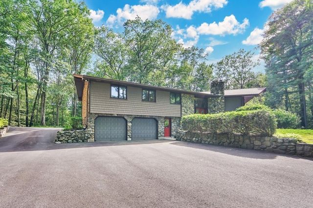 215 Barry St, Agawam, MA 01030