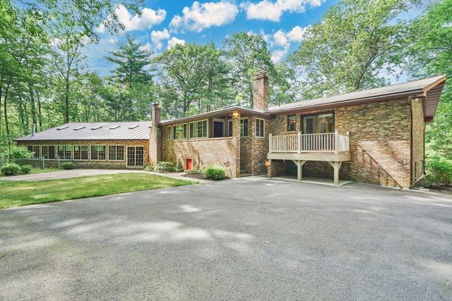215 Barry St, Agawam, MA 01030
