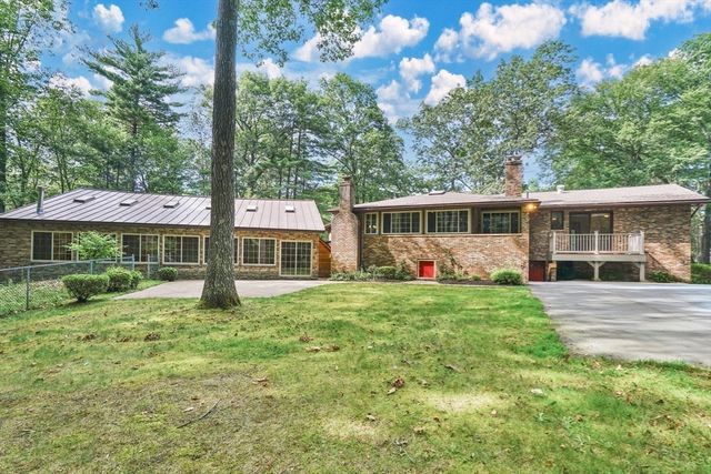 215 Barry St, Agawam, MA 01030