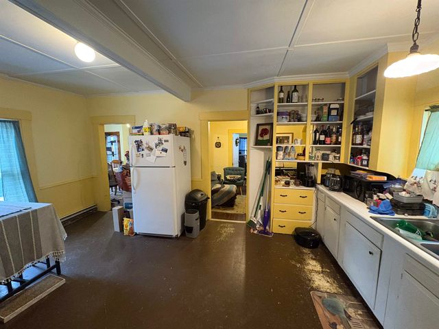 194 Charles Street, Lyndon, VT 05851