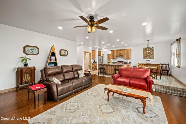 86 Nuthatch LN, Moyie Springs, ID 83845