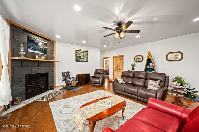 86 Nuthatch LN, Moyie Springs, ID 83845