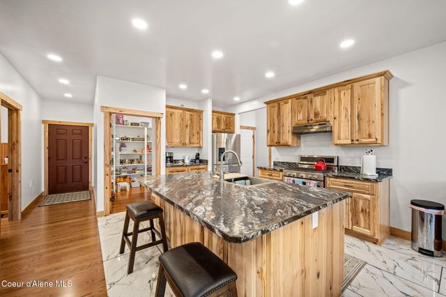 86 Nuthatch LN, Moyie Springs, ID 83845