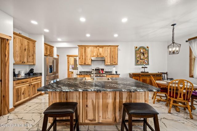 86 Nuthatch LN, Moyie Springs, ID 83845