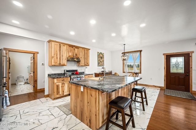 86 Nuthatch LN, Moyie Springs, ID 83845